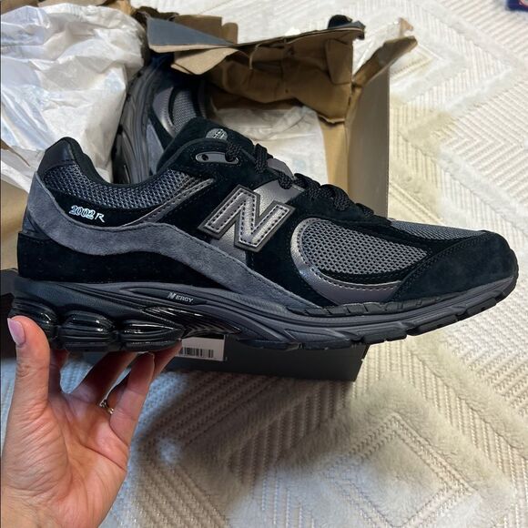 New Balance 2002R - Picture 2 of 11